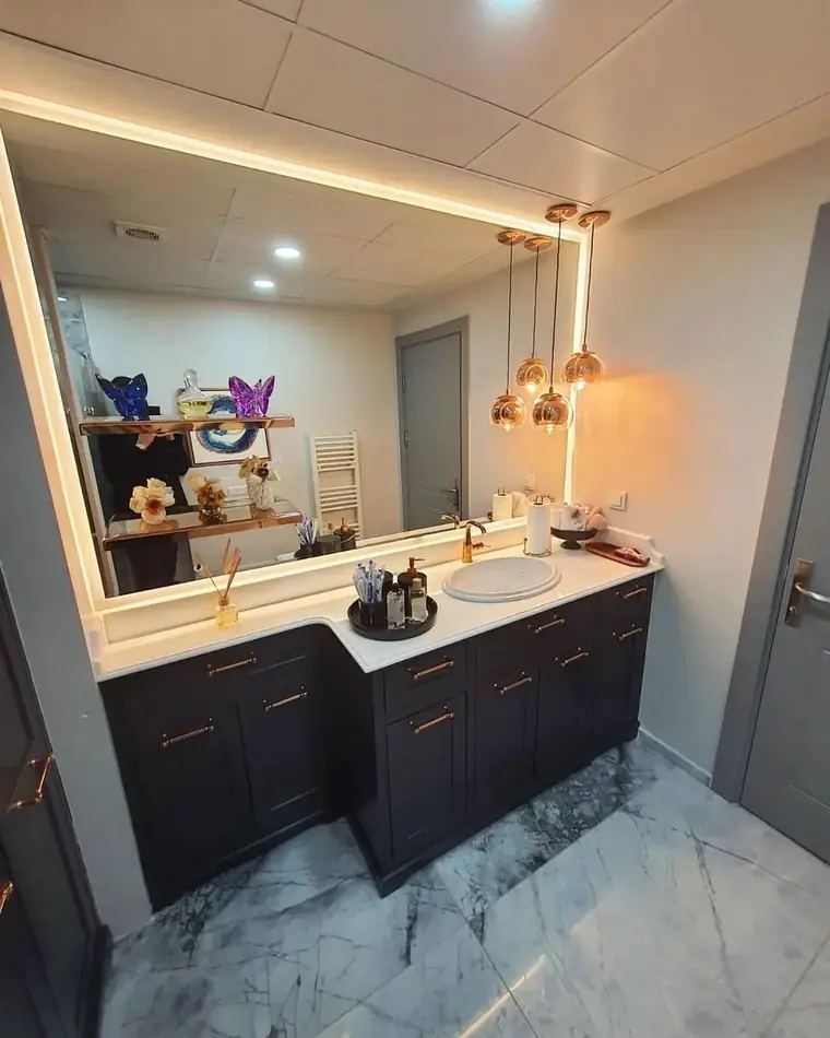 Bathroom & Cabinets